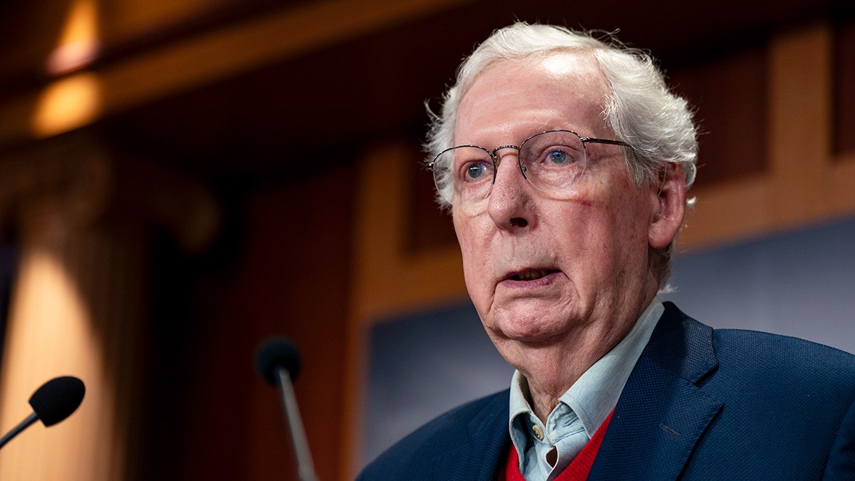 Sen. Mitch McConnell snimio krupni plan