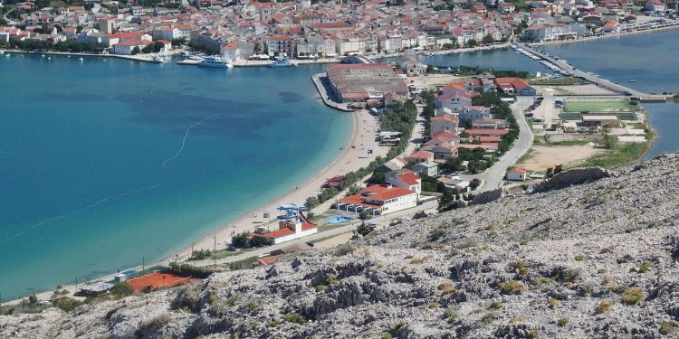 IZUZETAK Vlada prihvatila da se iznajmljivači na Pagu isto tretiraju, neovisno o županiji kojoj pripadaju | NACIONAL.HR