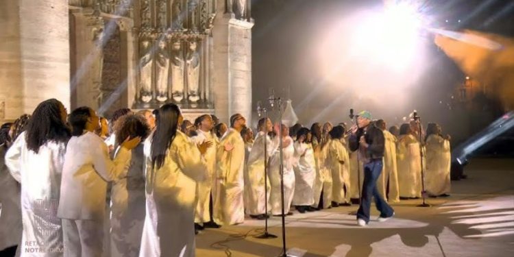 HAPPY U PARIZU Pharrell Williams otpjevao hit s ujakovim zborom na otvorenju katedrale Notre Dame | NACIONAL.HR