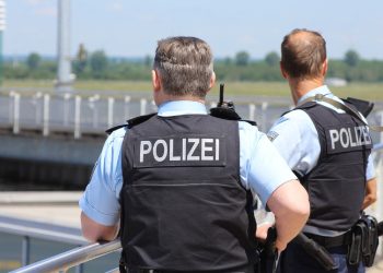 NAPAD NOŽEM Nekoliko ljudi ozlijeđeno u Berlinu, policija privela osumnjičenog | NACIONAL.HR