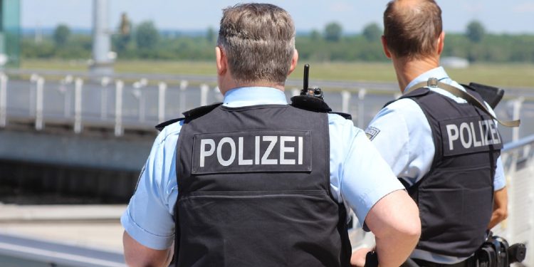 NAPAD NOŽEM Nekoliko ljudi ozlijeđeno u Berlinu, policija privela osumnjičenog | NACIONAL.HR