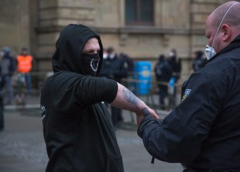 NEONACISTI MARŠIRAJU Nakon Magdeburga, migranti u Njemačkoj na udaru ekstremista. Prijete i zazivaju Hitlera | NACIONAL.HR