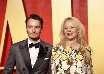 OŽIVLJENA KARIJERA Sin Pamele Anderson ima misiju, dokazati da njegova majka nije samo seks simbol | NACIONAL.HR