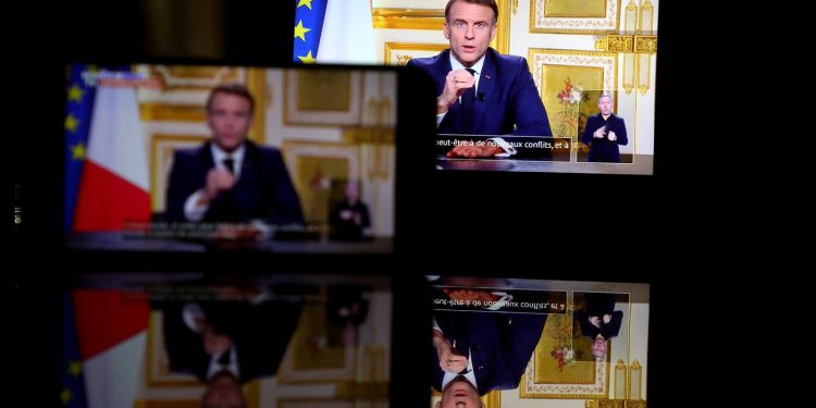 OBRATIO SE NACIJI Macron: ‘Ostajem predsjednik dok mi ne istekne mandat, imenovat ću novog premijera’ | NACIONAL.HR