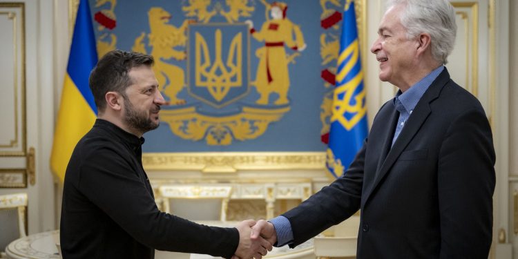 OBJAVIO SLIKU Zelenski se sastao sa šefom CIA-e u Ukrajini | NACIONAL.HR