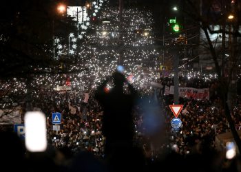 BEOGRAD NA NOGAMA Na prosvjedu deseci tisuća ljudi, Vučić priznao da je ‘održan veliki skup’ | NACIONAL.HR