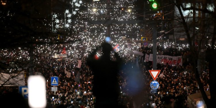 BEOGRAD NA NOGAMA Na prosvjedu deseci tisuća ljudi, Vučić priznao da je ‘održan veliki skup’ | NACIONAL.HR