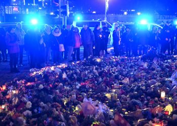 MAGDEBURG Tisuće formirale ljudski lanac nakon napada na sajam. AfD-ovci imali svoj skup | NACIONAL.HR