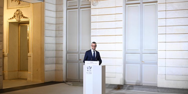 FRANCUSKA Predstavljena nova vlada, čeka ju usvajanje proračuna | NACIONAL.HR