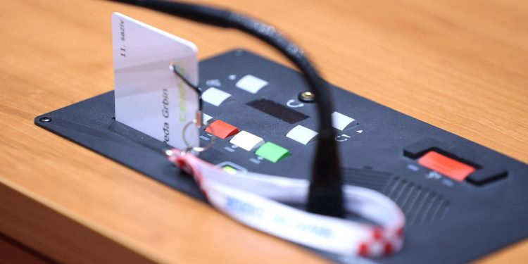 UŽIVO: SABORSKI PING-PONG Propao prijedlog SDP-a, Plenković nije pao. Izbor ustavnih sudaca u subotu? | NACIONAL.HR