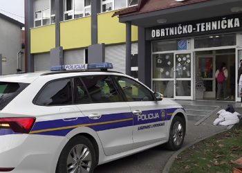 SUZAVAC U ŠKOLI Učenice puštene na kućnu njegu nakon što je učenik upotrijebio sprej s čilijem | NACIONAL.HR