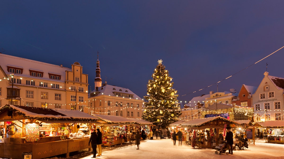 Božićni sajam na Trgu gradske vijećnice u Tallinnu