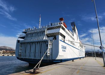 Problemi na Hvaru. Trajekt prema Splitu neće isploviti, otkazano putovanje i iz splitske luke