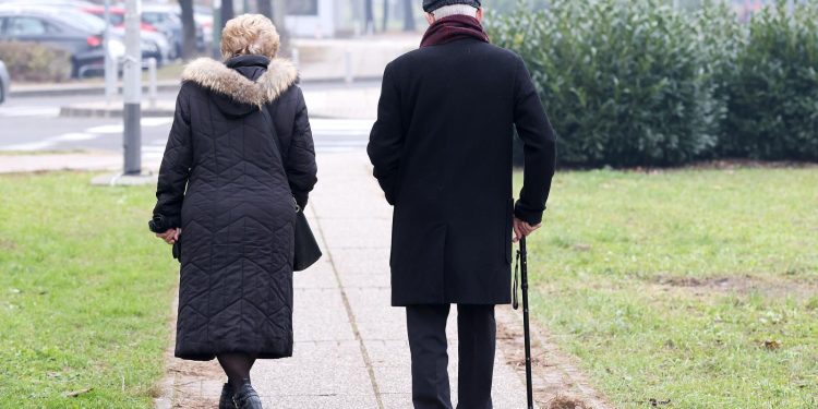 MALO, ALI VESELI Kreće isplata nacionalne naknade za starije osobe za studeni | NACIONAL.HR