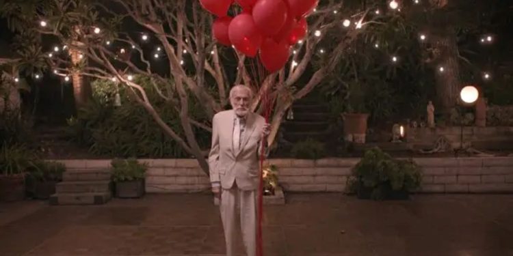 CHRISOV PRIJATELJ Slavni komičar u spotu grupe Coldplay pleše bos i slavi 99. rođendan | NACIONAL.HR