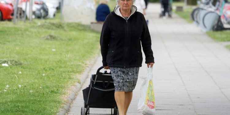 STROŽI UVJETI Žene će od 2025. kasnije odlaziti u mirovinu. Evo što se sve mijenja | NACIONAL.HR