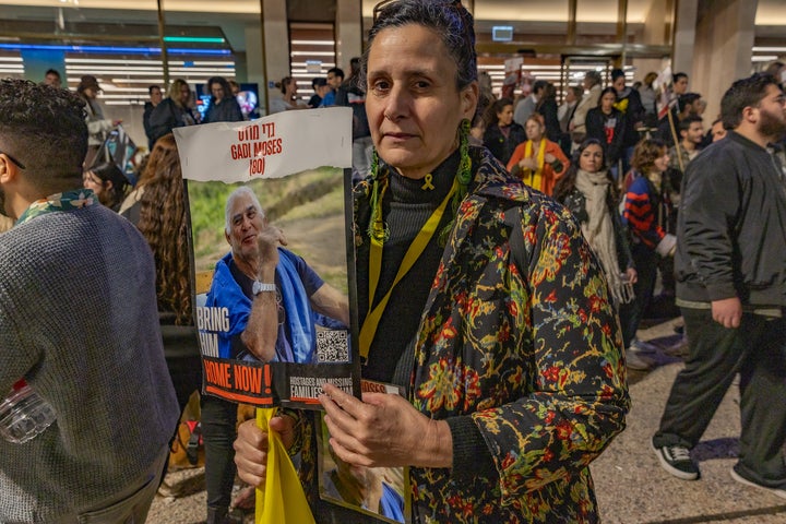 Ujak Efrata Machikawe, Gadi Moses, zarobljen je iz kibuca Nir Oz