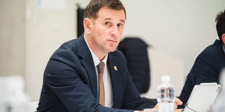 Šuta poziva na prosvjed na Pjaci: “Političko ludilo gradonačelnika Puljka je kulminiralo”