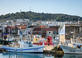 Slobodna Dalmacija – Kriza s liječnicima na najvećem šibenskom otoku: dr. Inesa iz Ukrajine pola godine čeka termin za stručni ispit!?