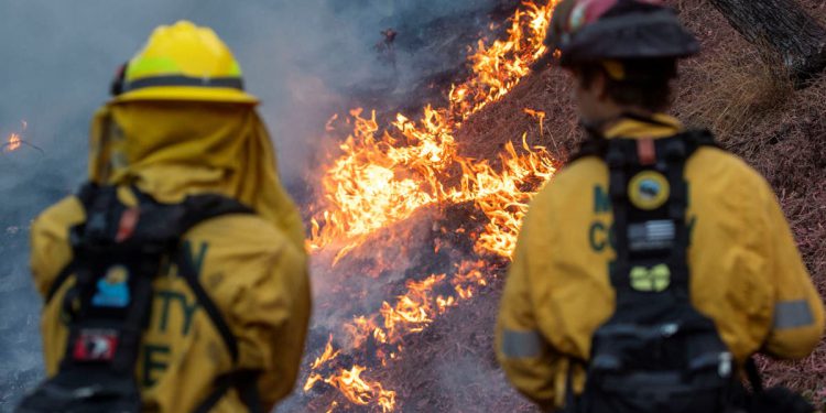 Gledajte uživo: dužnosnici okruga Los Angeles daju novosti o šumskim požarima dok broj žrtava raste