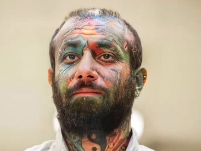 Iranski sud navodno je osudio pop zvijezdu Amira Tatalooa na smrtnu kaznu zbog bogohuljenja