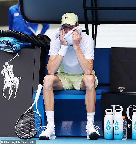 Obvezno priznanje: Fotografija Ella Ling/Shutterstock (15105040ct) Jannik Sinner tijekom meča četvrtog kola protiv Runea Australian Opena, Deveti dan, Tenis, Melbourne Park, Melbourne, Australija - 20. siječnja 2025.