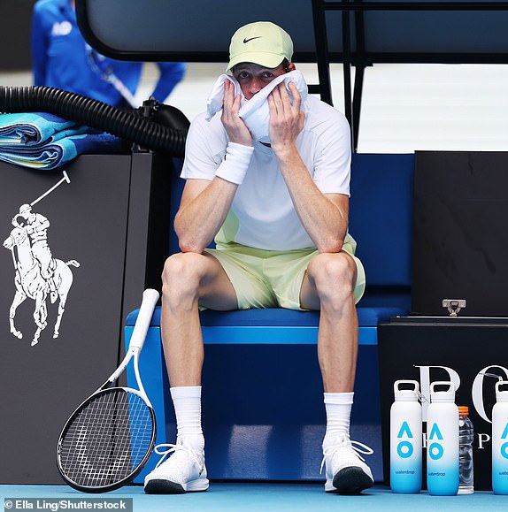 Obvezno priznanje: Fotografija Ella Ling/Shutterstock (15105040ct) Jannik Sinner tijekom meča četvrtog kola protiv Runea Australian Opena, Deveti dan, Tenis, Melbourne Park, Melbourne, Australija - 20. siječnja 2025.