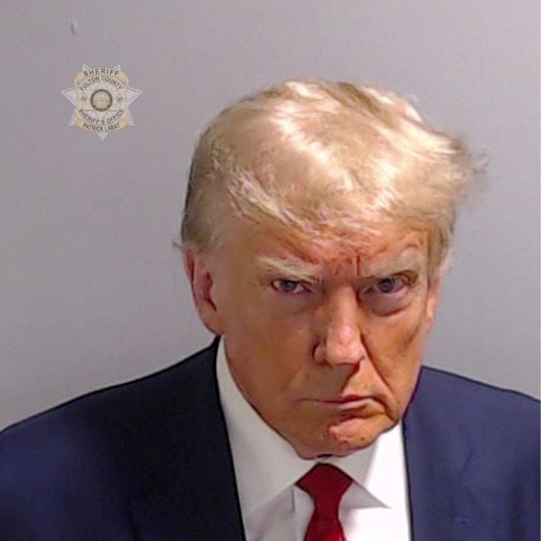 Donald Trump prikazan je na snimci policijskih rezervacija koju je objavio šerifov ured okruga Fulton