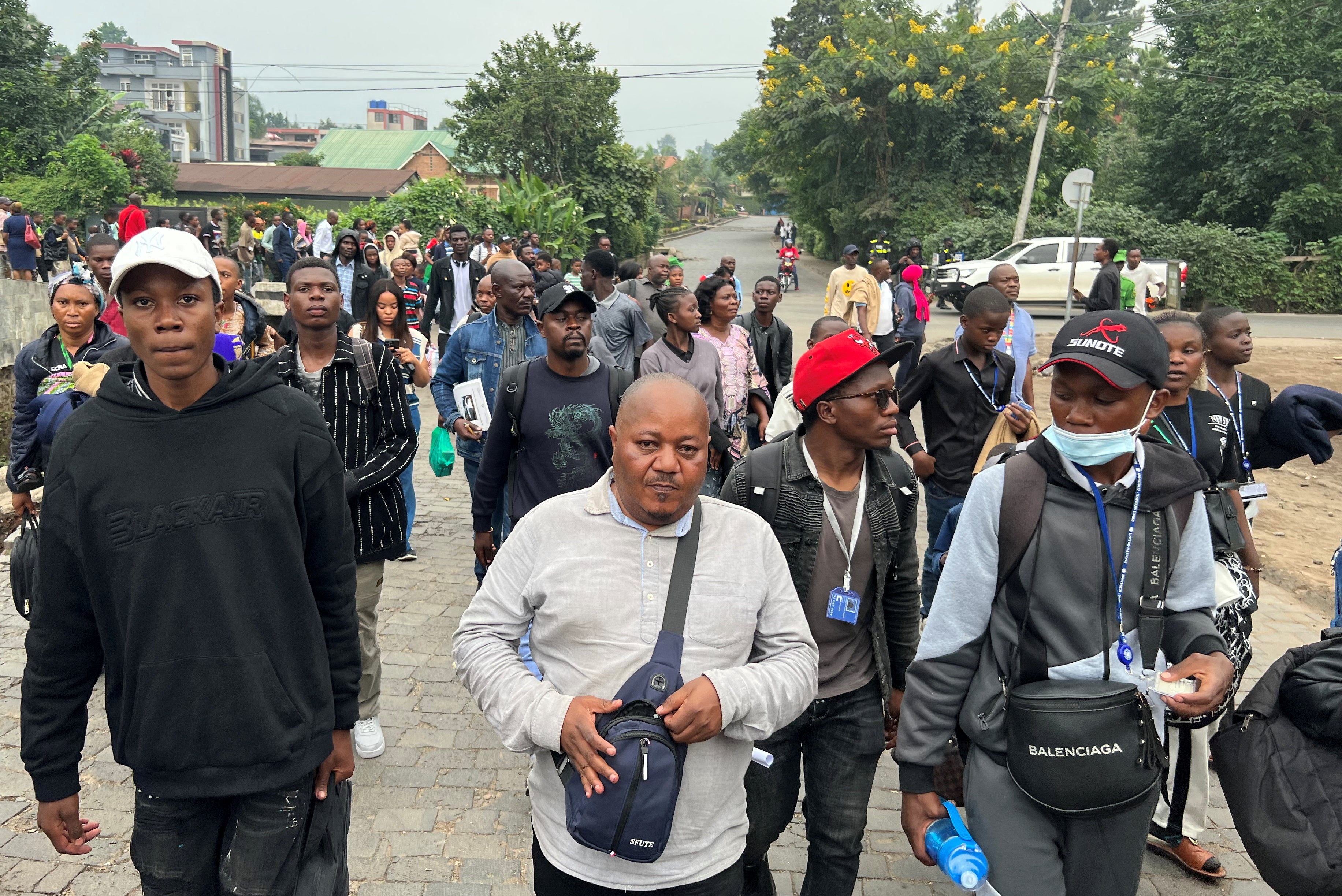 Humanitarno osoblje bježi iz Gome, u istočnoj Demokratskoj Republici Kongo, nakon borbi između pobunjenika M23 i Oružanih snaga Demokratske Republike Kongo (FARDC), u Gisenyiju, Ruanda, 27. siječnja 2025.