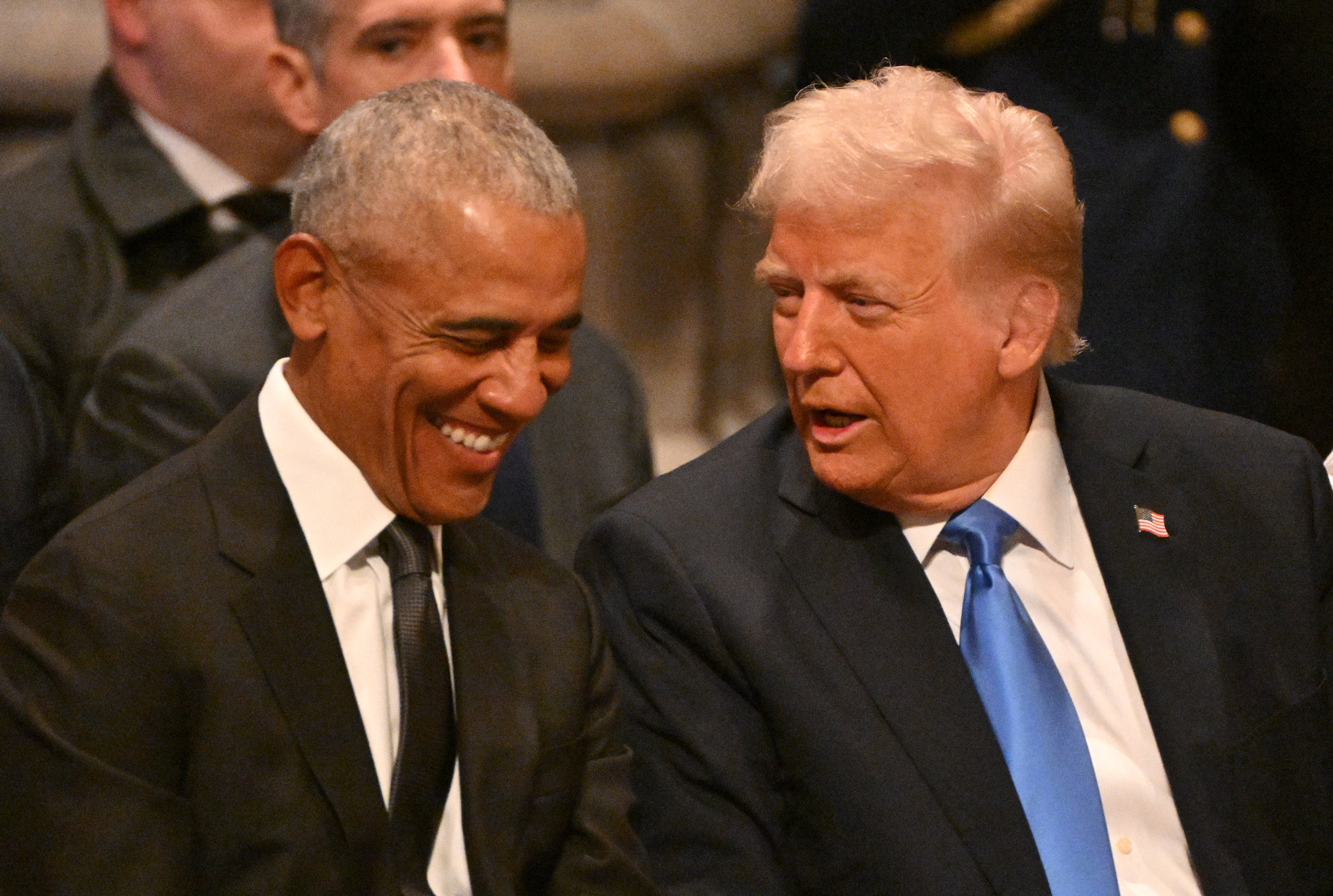 Činilo se da su se Barack Obama i Donald Trump slagali na sprovodu Jimmyja Cartera, koji je preskočila i Michelle Obama