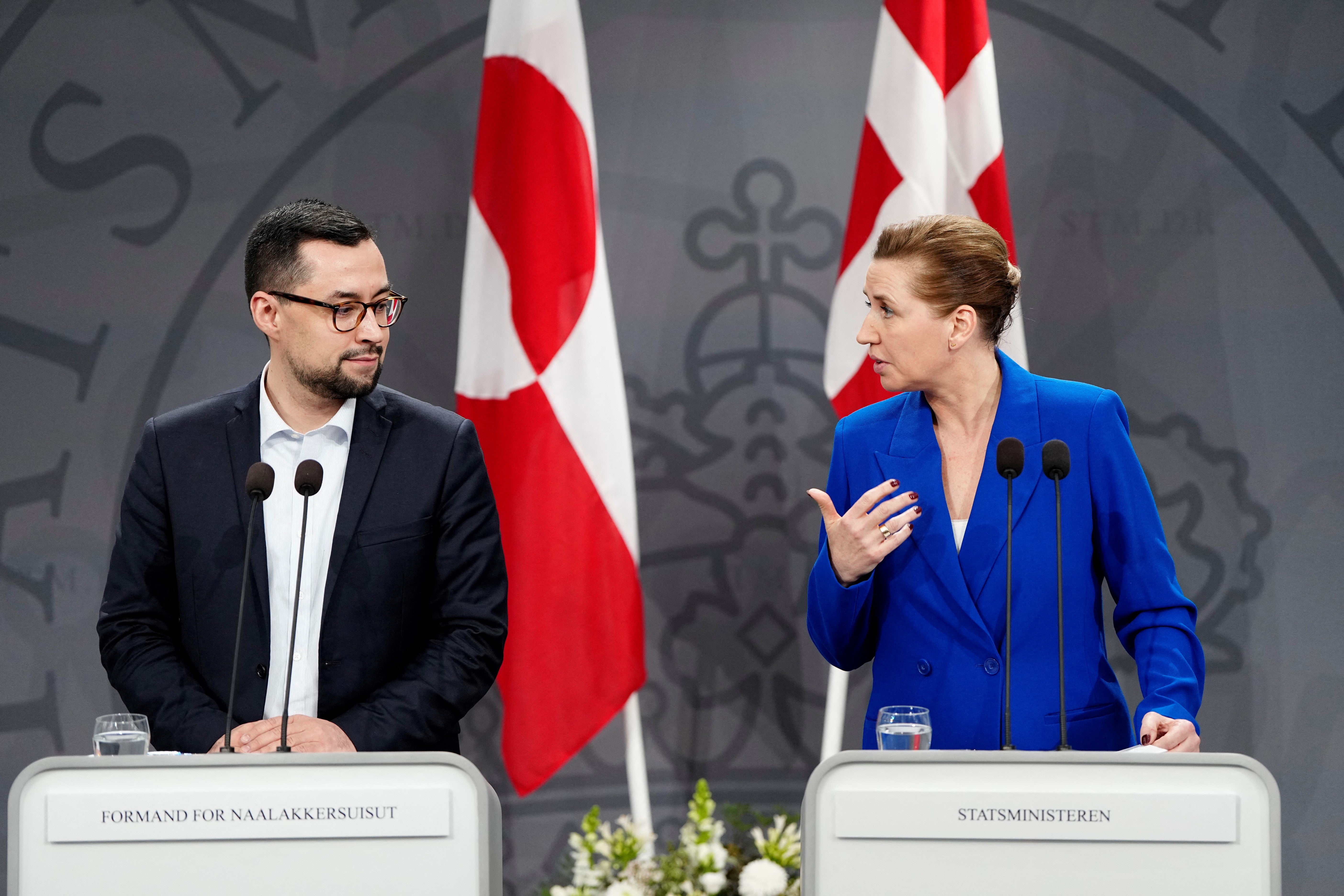 Premijer Grenlanda (lijevo) i premijer Danske (desno) govore o nedavnoj kandidaturi SAD-a za Grenland na tiskovnoj konferenciji u petak