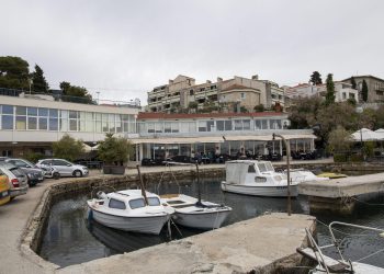 Slobodna Dalmacija – Kad je 80-ih pokojni Buljo preuzeo splitski Kalafatić bilo je to najšminkerskije misto u gradu. Kultni kafić zatvara…