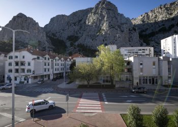 Slobodna Dalmacija – Na ovom su pješačkom prijelazu, nakon teške prometne nesreće, prosvjedovali Omišani. Je li se što promijenilo?