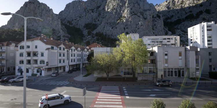 Slobodna Dalmacija – Na ovom su pješačkom prijelazu, nakon teške prometne nesreće, prosvjedovali Omišani. Je li se što promijenilo?