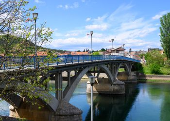 Slobodna Dalmacija – Na području bivše tvornice u blizini Splita planira se gradnja stanova za mlade obitelji; ovdje možete ispuniti anketu