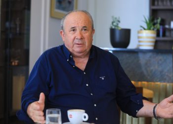 Slobodna Dalmacija – Kerum se vraća: Ja sam drugačiji, imam ljudskost, ljudi me žele. Puljak plati 50 € konobaru da mu na kavi napiše HŽV…