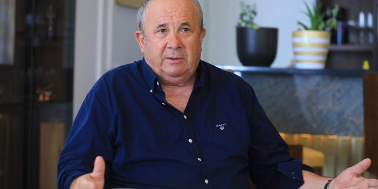 Slobodna Dalmacija – Kerum se vraća: Ja sam drugačiji, imam ljudskost, ljudi me žele. Puljak plati 50 € konobaru da mu na kavi napiše HŽV…