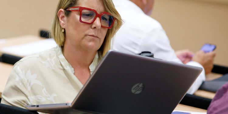 Slobodna Dalmacija – HDZ-ovka se narugala šefu SDP-a, ispričala vic o slonu i mišu: Gospodine Hajdaš, birači su poručili što misle o SDP-u…