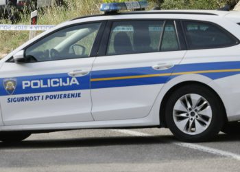 Prometna nesreća na cesti između Šibenika i Vrpolja, jedna osoba prevezena u bolnicu
