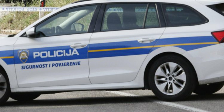 Prometna nesreća na cesti između Šibenika i Vrpolja, jedna osoba prevezena u bolnicu