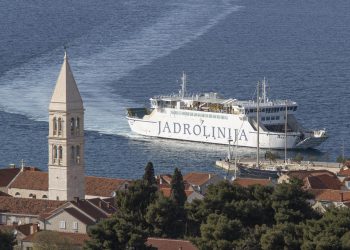 Slobodna Dalmacija – Trajekti su stalno kasnili, ali Jadrolinija se konačno dogovorila s Bračanima! Uvodi se dodatni brod po potrebi…