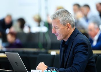 Slobodna Dalmacija – Prkić podsjetio kako je Primorčeva organizacija od Puljka iz proračuna dobila finu svotu: Lipo kad se znanstvenici nađu