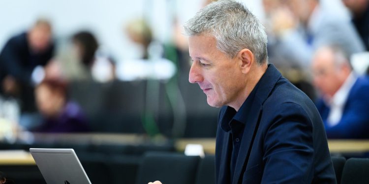 Slobodna Dalmacija – Prkić podsjetio kako je Primorčeva organizacija od Puljka iz proračuna dobila finu svotu: Lipo kad se znanstvenici nađu