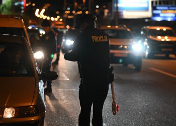 Slobodna Dalmacija – Policija u Solinu zaustavila muškarca (46) koji je vozio pod zabranom. Može kupiti pidžamu…