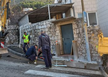 Za klizavi nogostup na kojem se redovito lome kosti stiže ‘poseban beton’, a u brojne gruške ulice asfalt