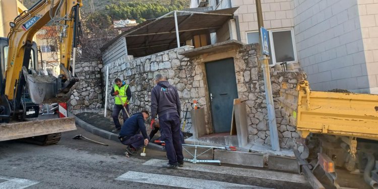 Za klizavi nogostup na kojem se redovito lome kosti stiže ‘poseban beton’, a u brojne gruške ulice asfalt