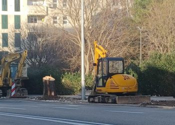 Počeli radovi na Bulevaru, uklanja se nogostup od igrališta pa sve do kružnog toka