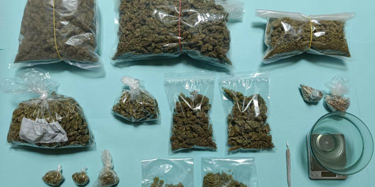 Slobodna Dalmacija – Policija izvršila pretres stana 53-godišnjaka u Splitu, pogledajte koje su mu ‘blago’ sve pronašli…