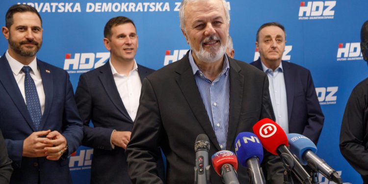 Slobodna Dalmacija – Lokalni lideri HDZ-a redom danas hvale Primorca. Ante Sanader: ‘On je jači kandidat, a Milanović ima kompleks…’