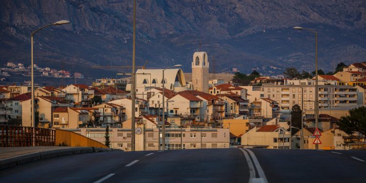 Slobodna Dalmacija – Tisuće Splićana ostale bez televizije i interneta, ljudi šize: ‘Sramota! A znate što sad nude?!’ Oglasio se i operater